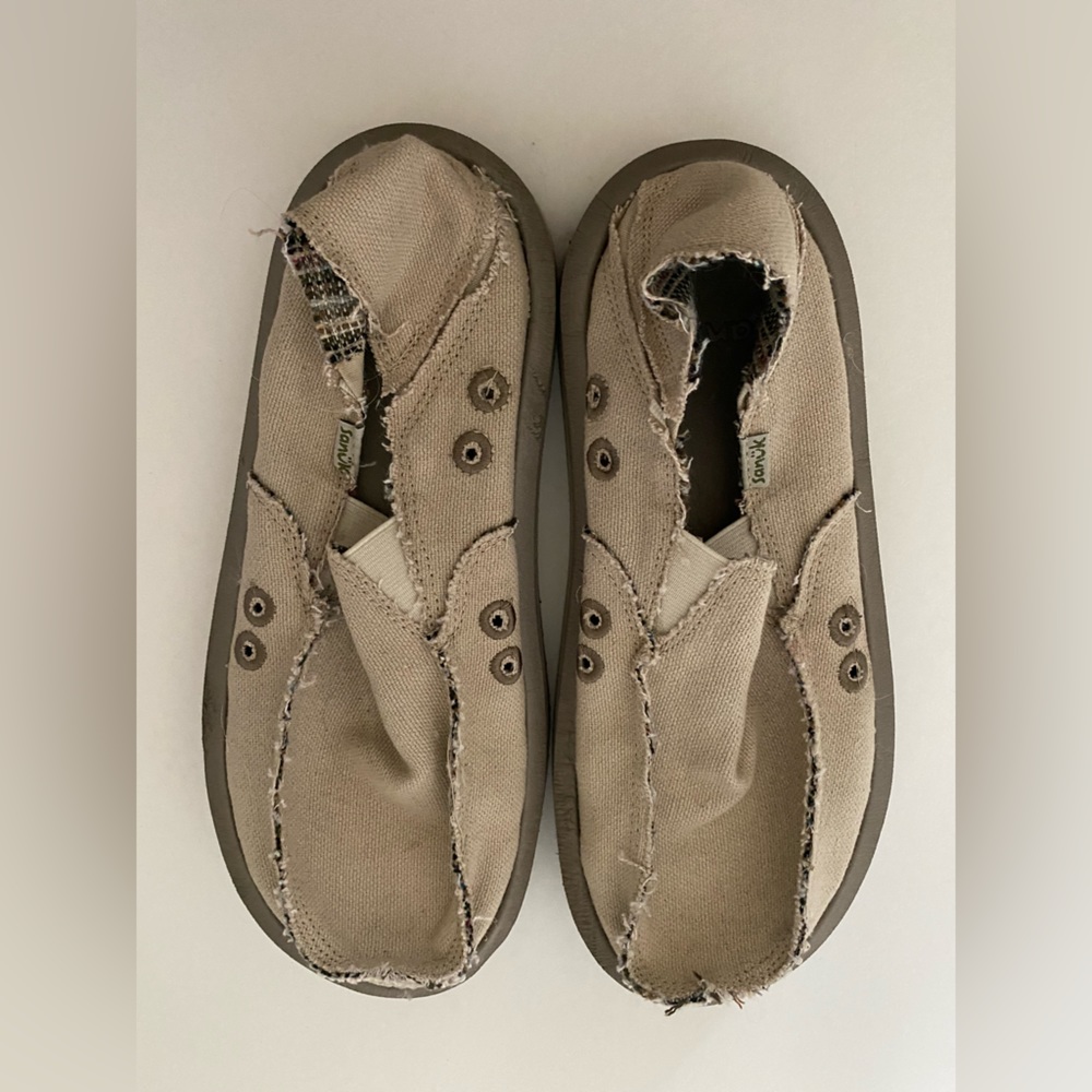 Sanuks Men’s sz 7 NWOT